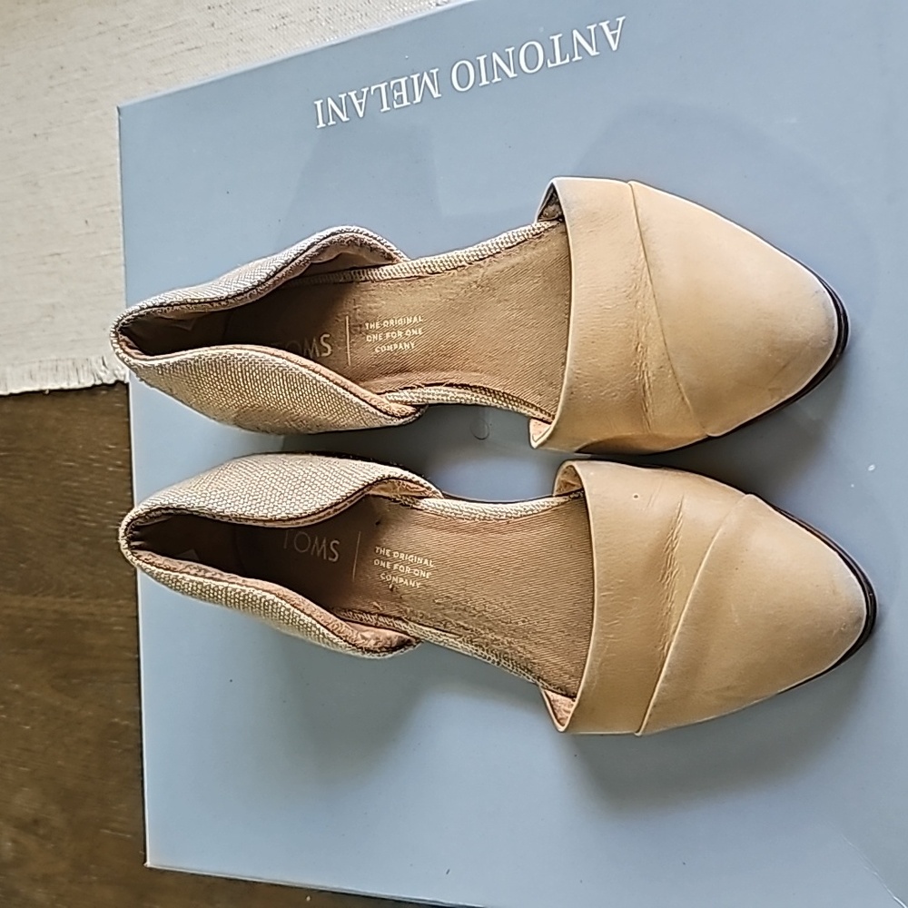 Flats by Toms